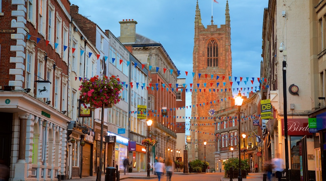 Catredral de Derby que incluye una ciudad y arquitectura patrimonial