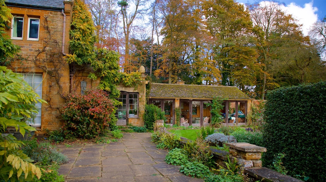 Coton Manor Gardens mit einem Garten und Haus