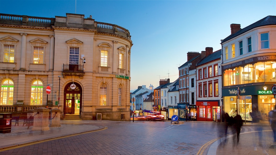 Northampton which includes heritage architecture and night scenes