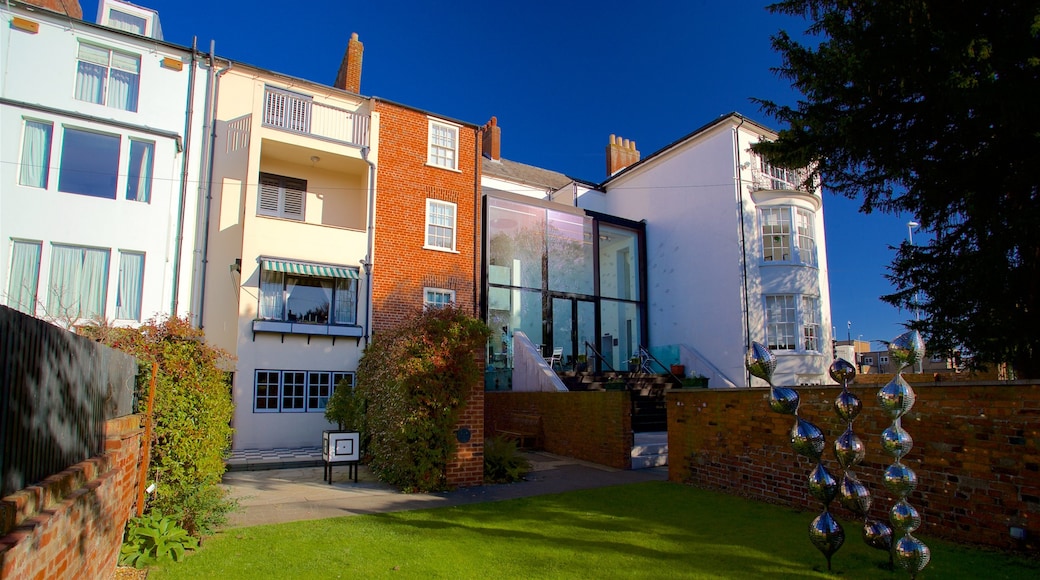 78 Derngate que inclui arte ao ar livre