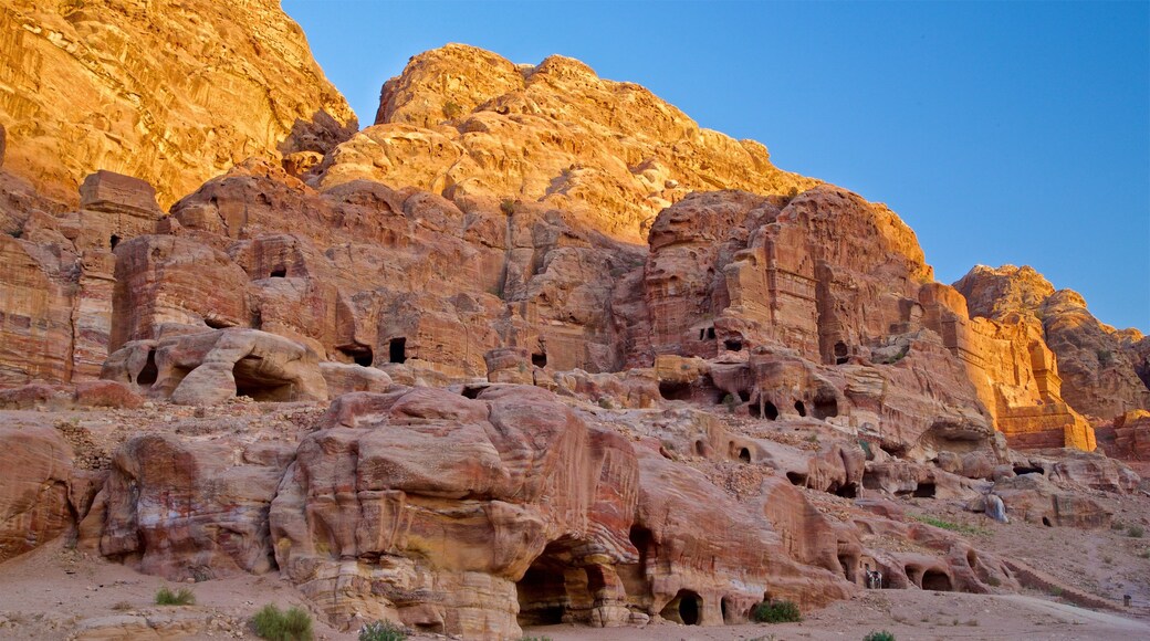 Wadi Musa mettant en vedette ruine, gorge ou canyon et patrimoine historique