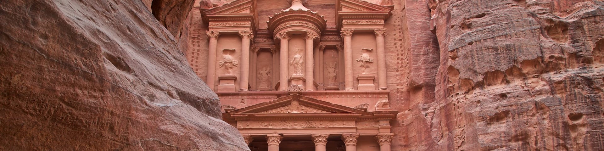 Wadi Musa mit einem Schlucht oder Canyon und historische Architektur