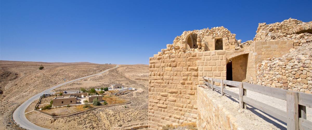 Castillo de Shawbak ofreciendo elementos del patrimonio, una ruina y vistas de paisajes