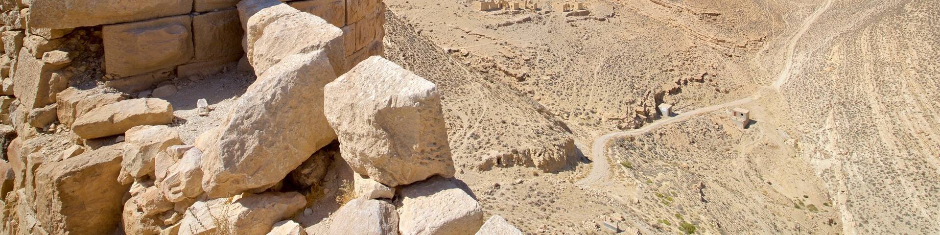 Shobak Castle featuring desert views, a ruin and landscape views
