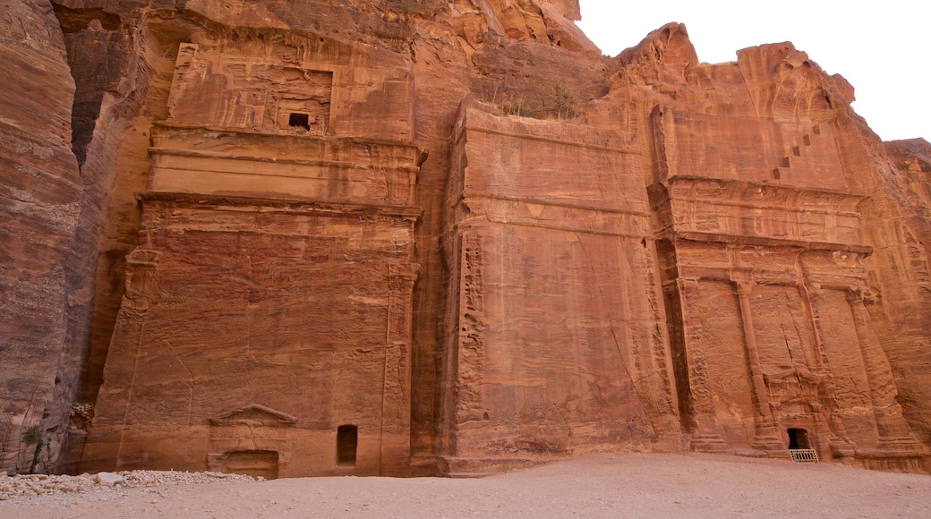 Street of Facades showing heritage architecture and a gorge or canyon