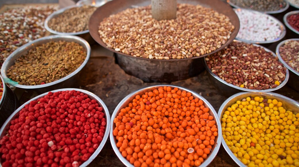 Rainbow Street toont markten en eten