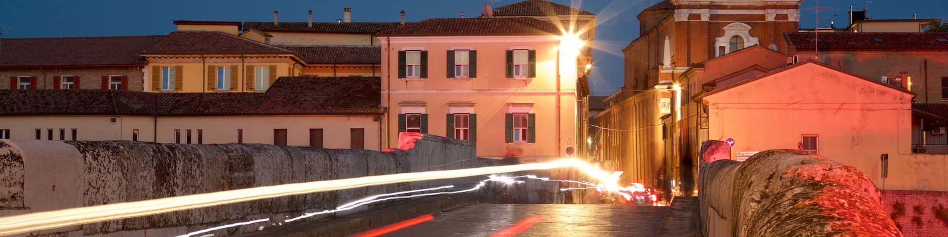 Ponte di Tiberio qui includes scÚnes de soirée, une petite ville ou un village et un pont