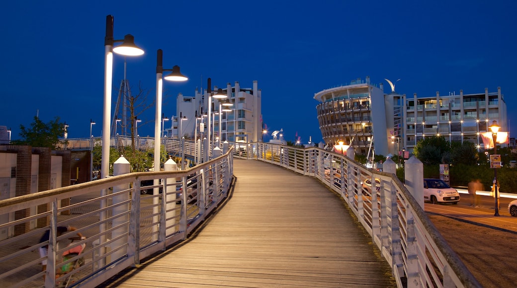 Emilia-Romagna mostrando escenas nocturnas