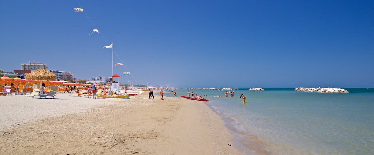 Torre Pedrera das einen Strand, allgemeine Küstenansicht und Schwimmen