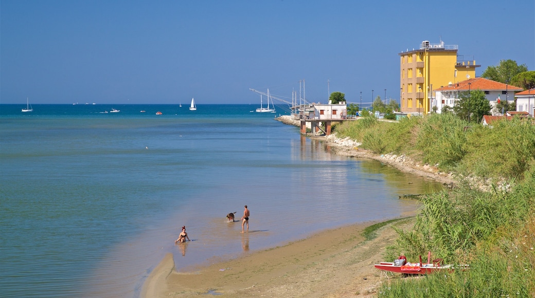 Rivabella que incluye vistas generales de la costa y natación y también una pareja