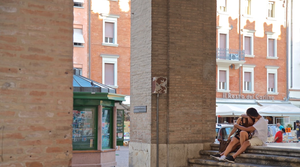 Piazza Cavour assim como um casal