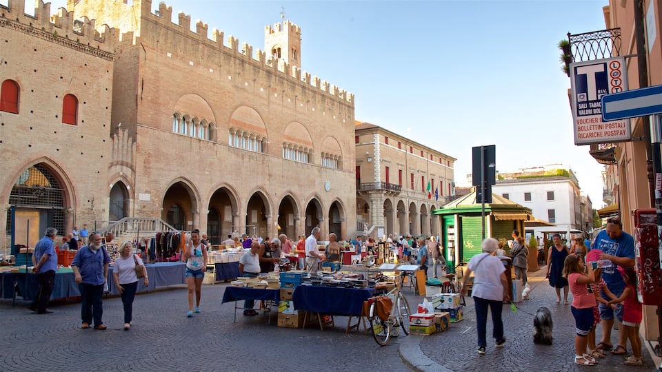 Piazza Cavour showing street scenes, heritage architecture and markets