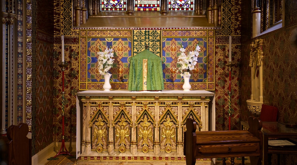 St Giles Catholic Church som inkluderar en kyrka eller katedral, interiörer och historiska element