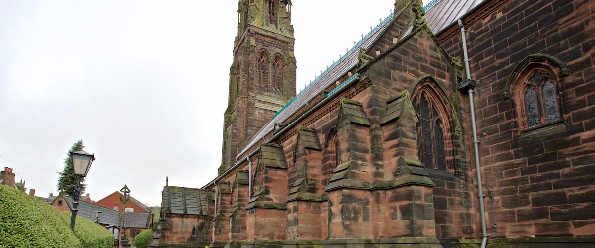 St Giles Catholic Church qui includes église ou cathédrale et patrimoine architectural