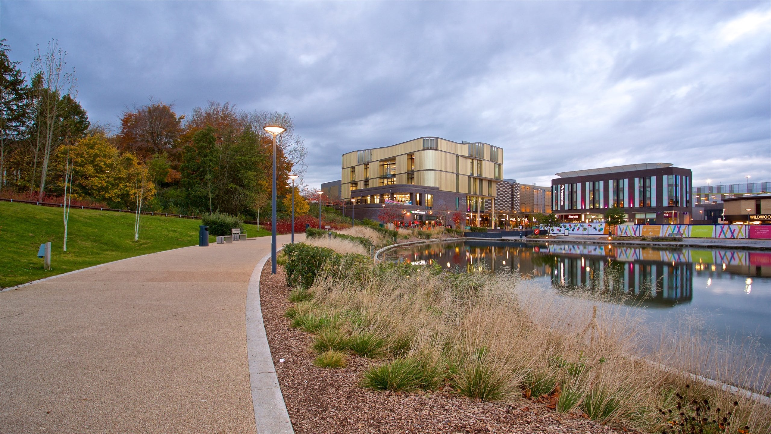 Telford showing a garden and a pond