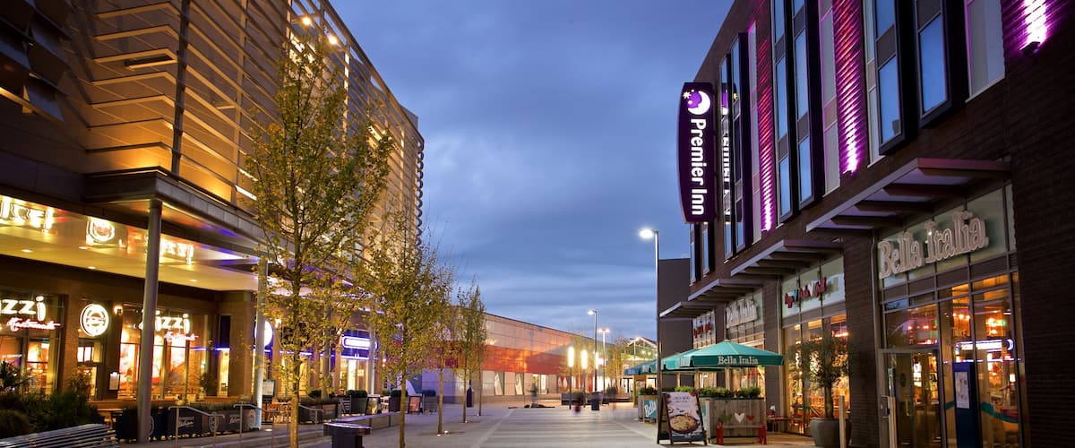 Telford que incluye escenas nocturnas