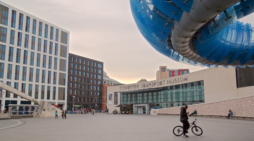 Coventry ofreciendo una ciudad, un parque o plaza y señalización