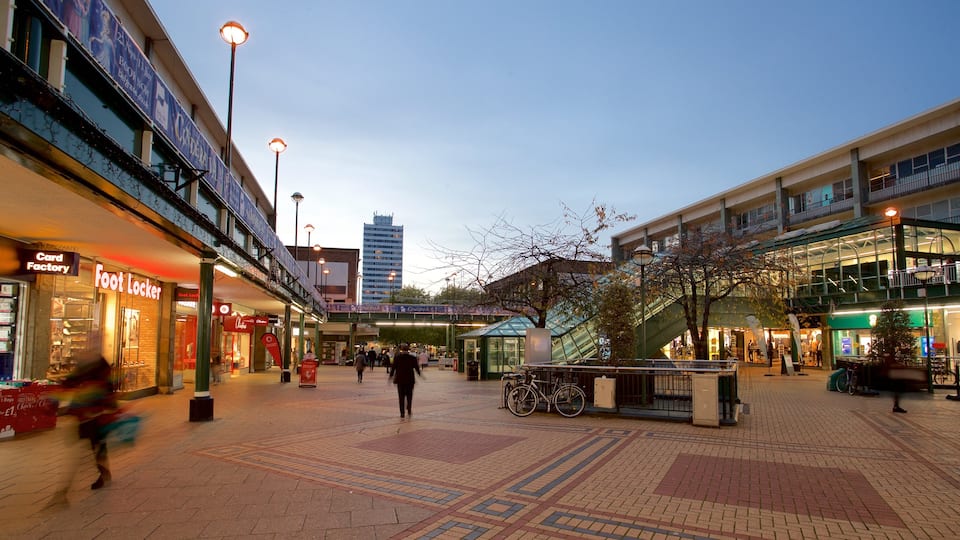 Coventry que incluye escenas nocturnas