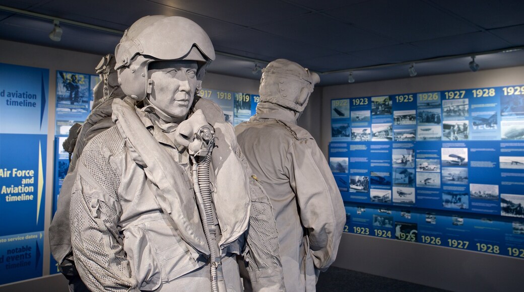 Cosford Royal Air Force Museum som inkluderar interiörer