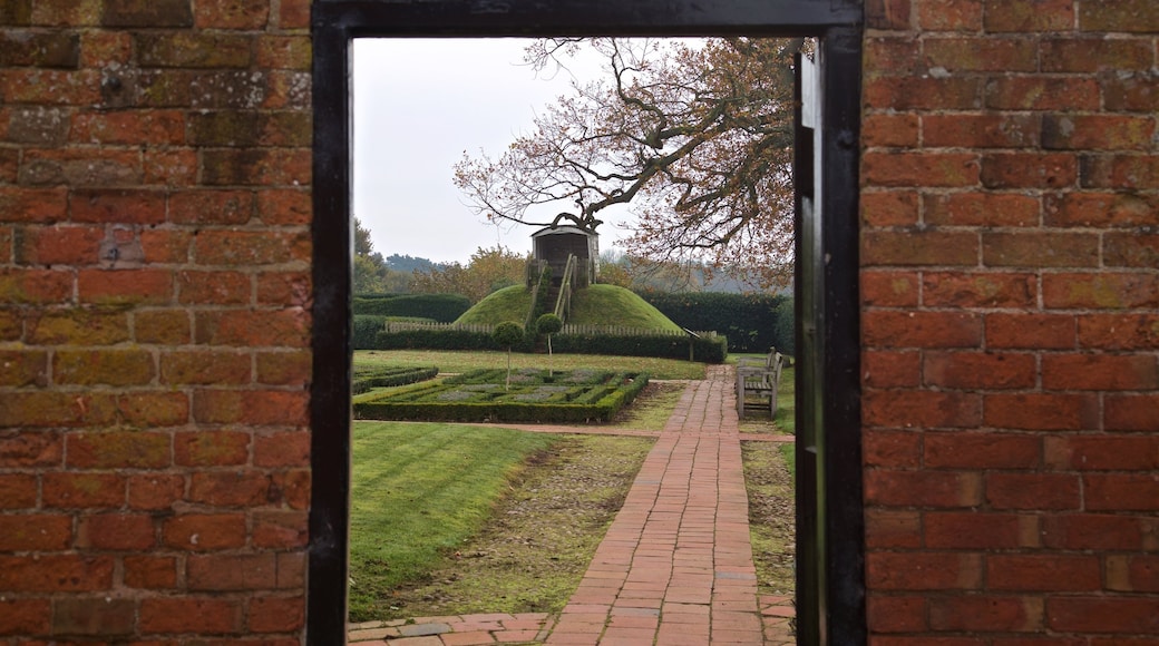 Boscobel House ofreciendo un jardín y vistas interiores