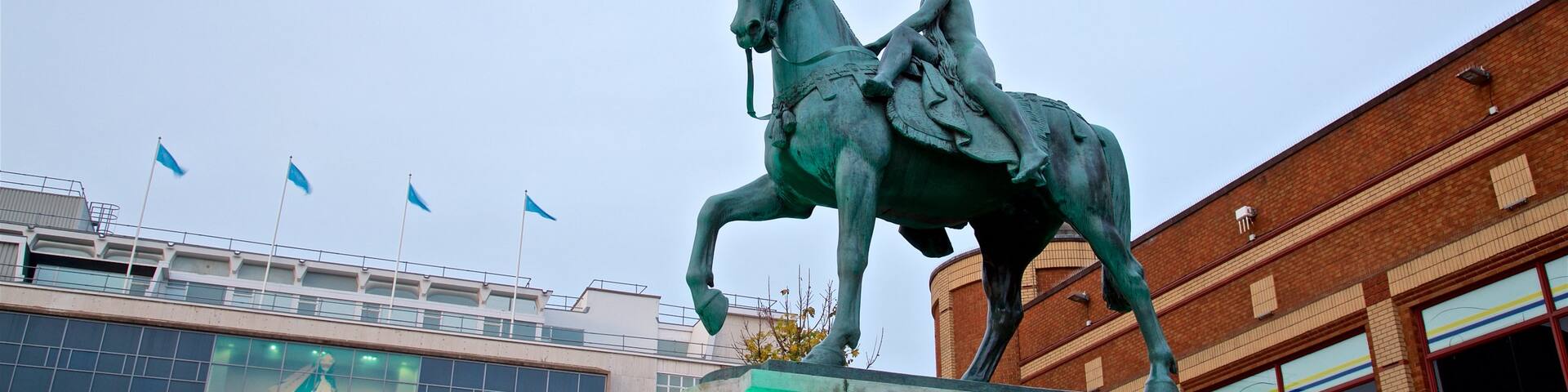Lady Godiva Statue featuring a statue or sculpture