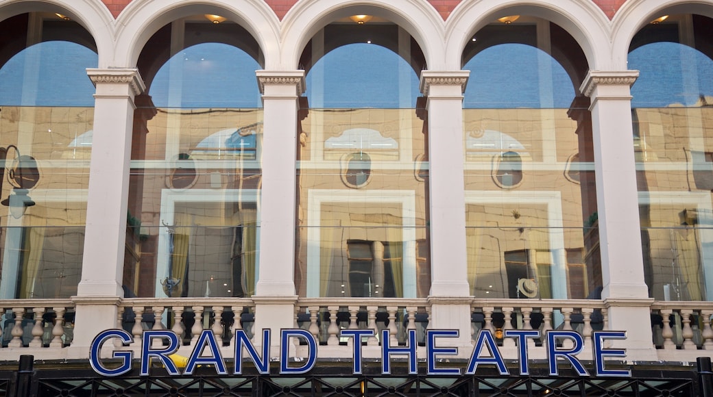 Wolverhampton Grand Theatre som inkluderer skilt