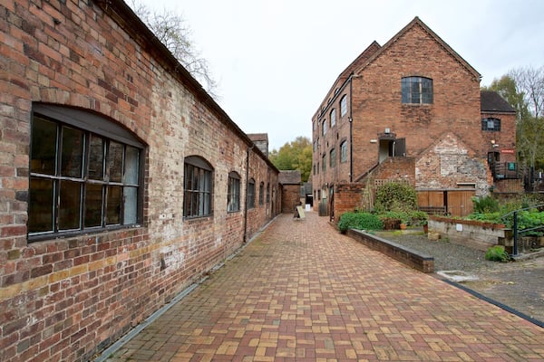 Coalport China Museum montrant petite ville ou village