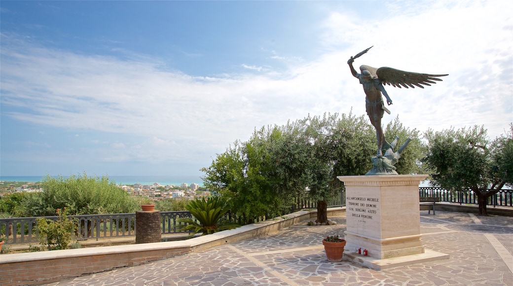 Museo Dello Splendore mostrando statua o scultura e vista