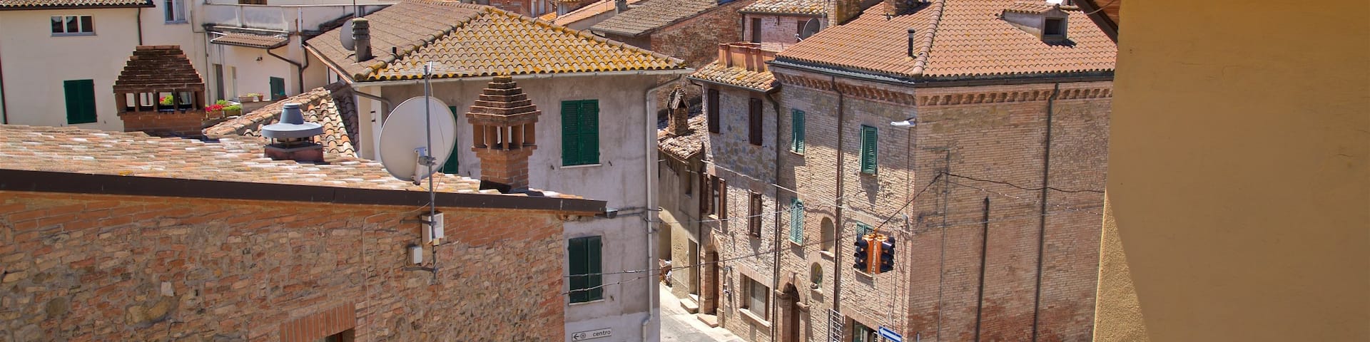 Deruta featuring a small town or village