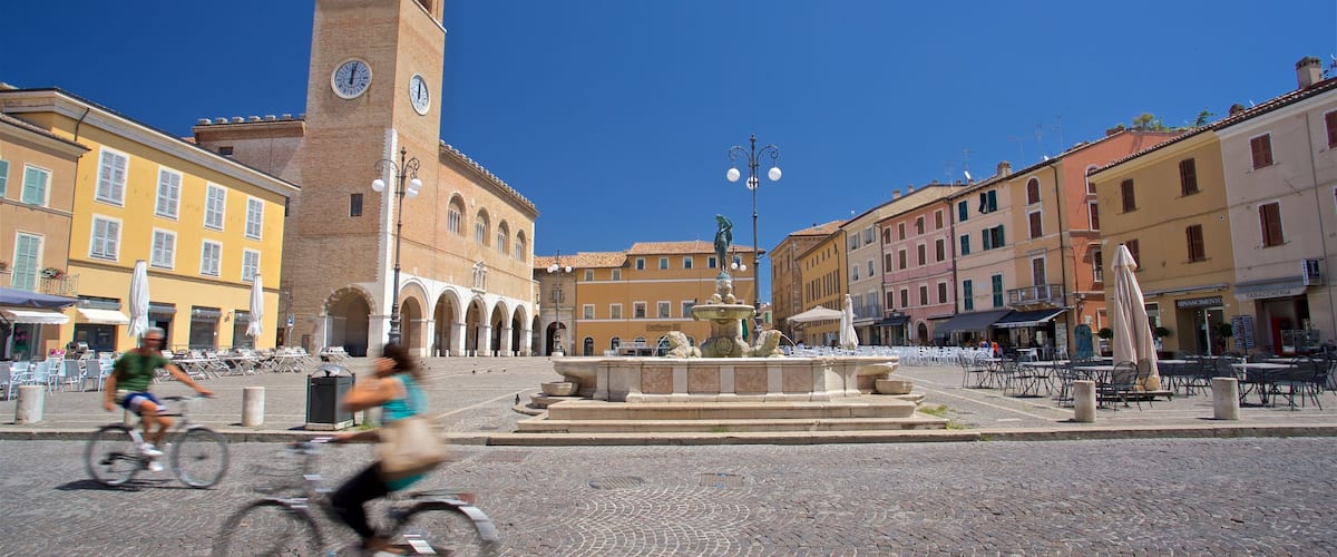 Fano que incluye patrimonio de arquitectura, un parque o plaza y una ciudad