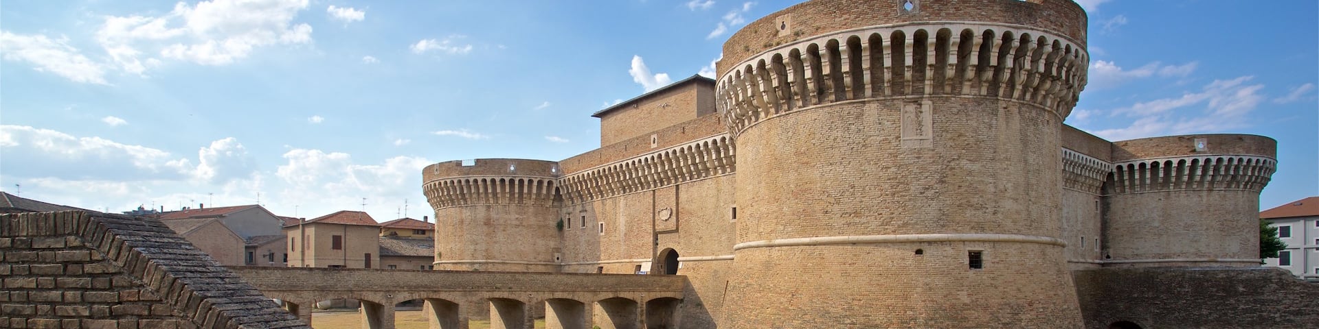 Rocca Roveresca di Senigallia which includes château or palace and heritage architecture