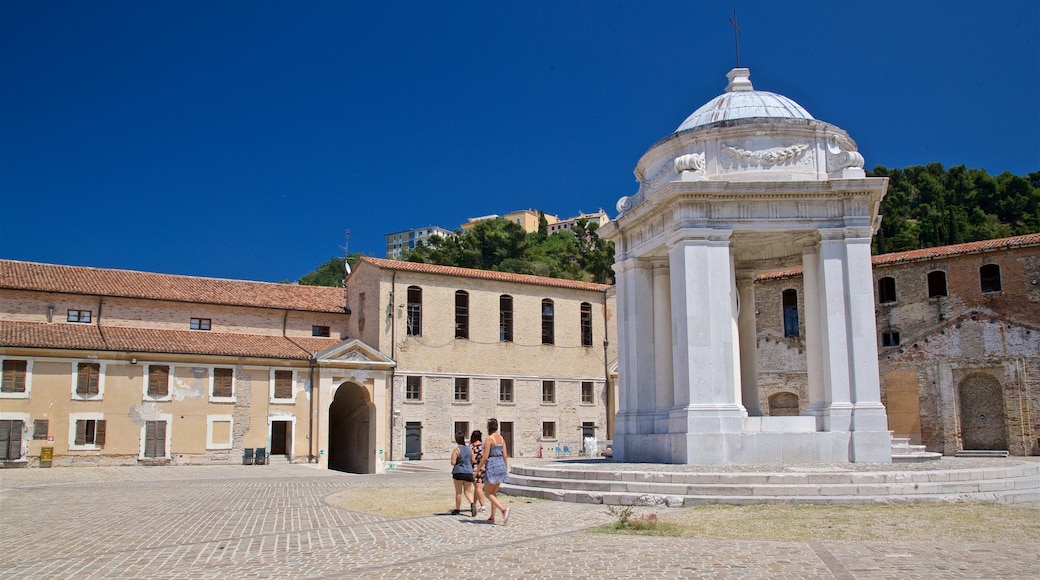 Mole Vanvitelliana which includes heritage elements, street scenes and a square or plaza