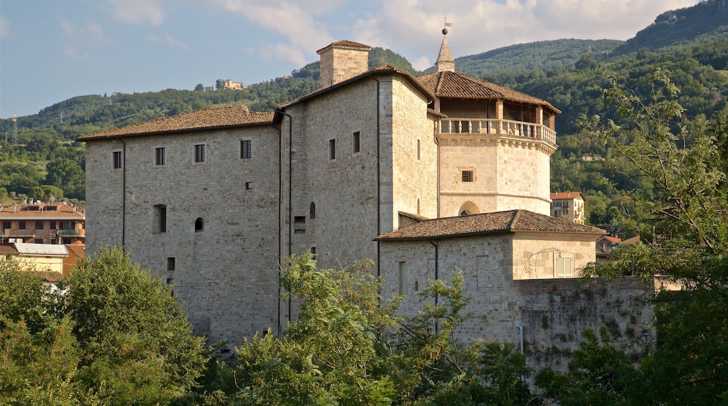 Forte Malatesta showing heritage elements and landscape views