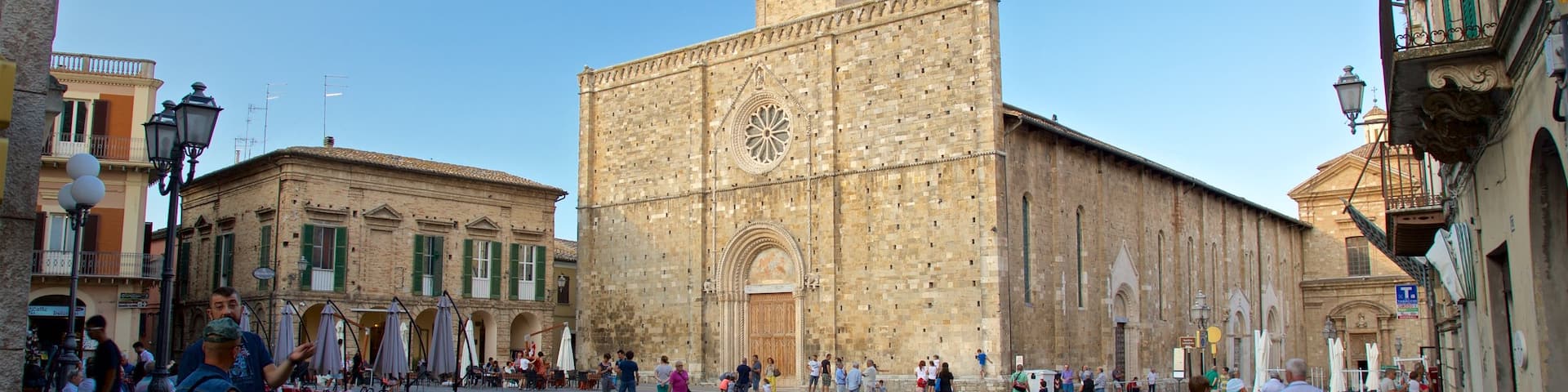 Cathedral of Santa Maria Assunta featuring heritage architecture, street scenes and a square or plaza