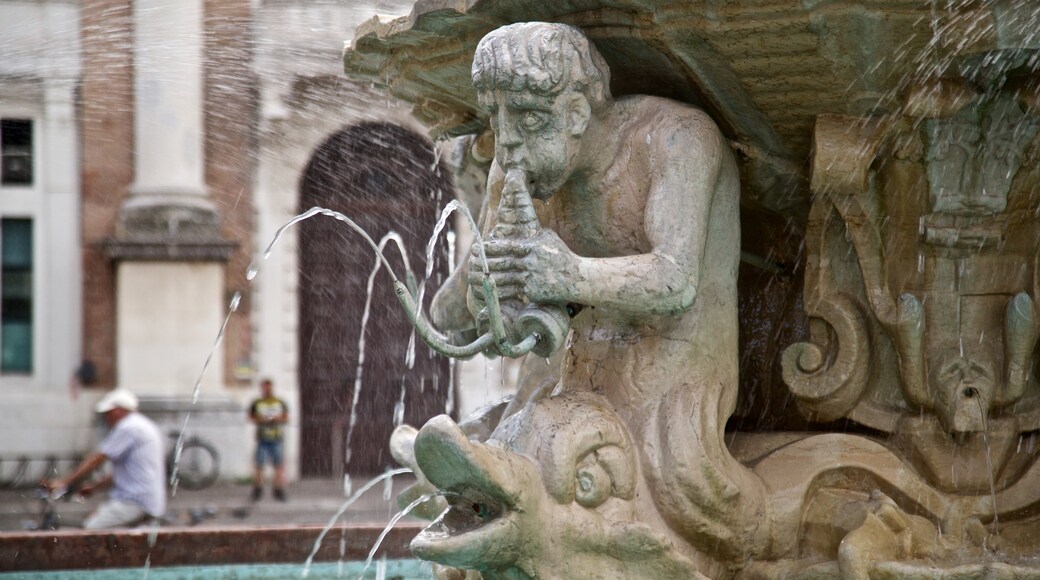 Pesaro mettant en vedette fontaine