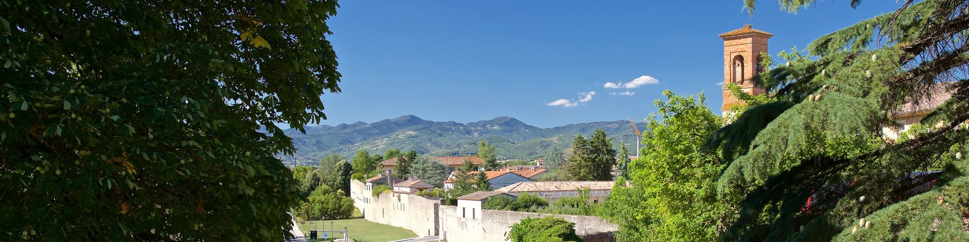 Citta di Castello showing landscape views