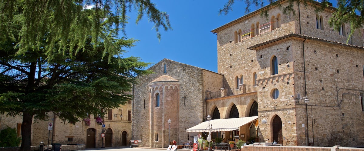 Bevagna que incluye elementos del patrimonio