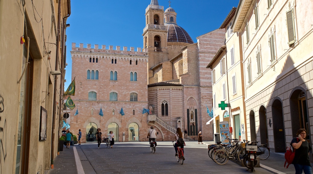 Foligno featuring cycling and heritage elements as well as a couple