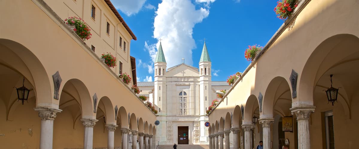 Basilica di Santa Rita which includes heritage elements and a church or cathedral