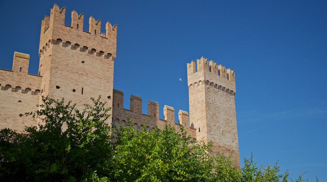 Gradara ofreciendo palacio y arquitectura patrimonial