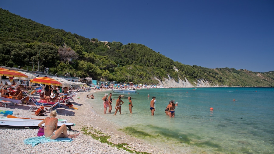 Portonovo che include vista della costa, spiaggia di ciottoli e nuoto