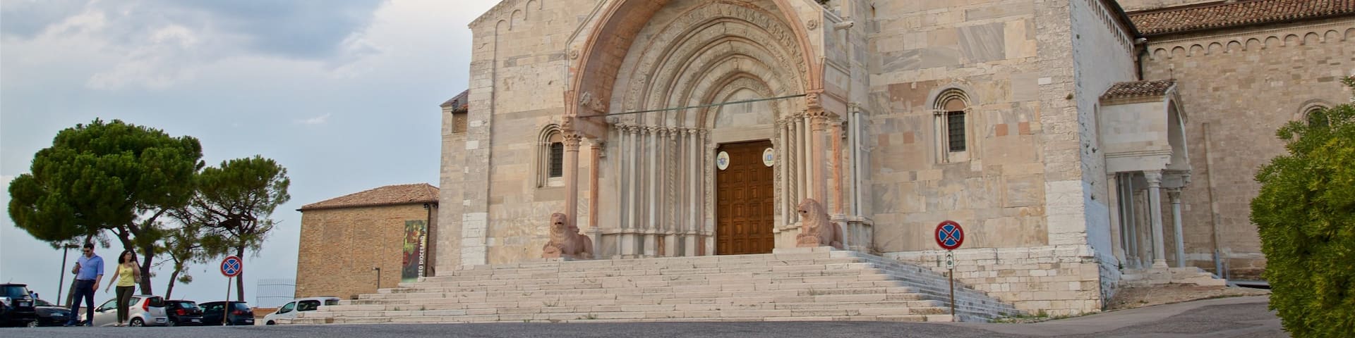 Cathedral of San Ciriaco which includes a church or cathedral and heritage architecture
