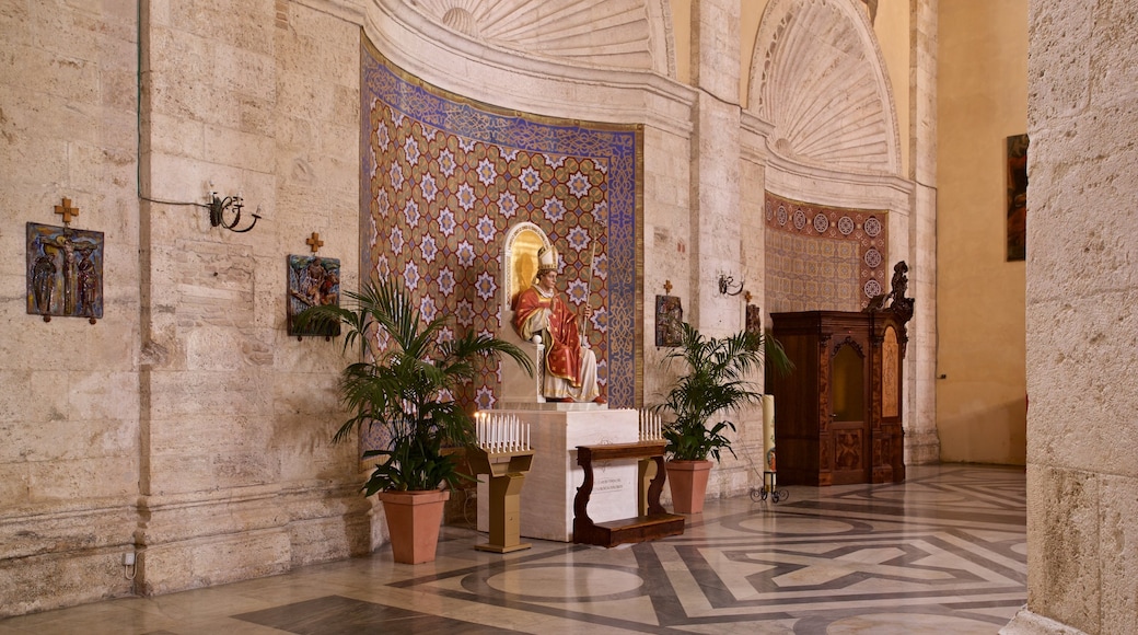 Catedral de Sant\'Emidio que inclui elementos de patrimônio, uma igreja ou catedral e aspectos religiosos