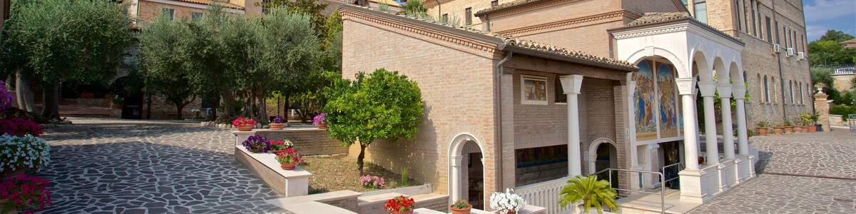 Museo d\'Arte dello Splendore mit einem Blumen