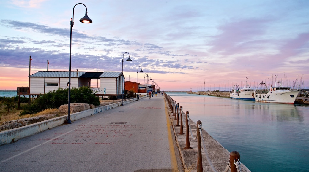 Cầu Ponte del Mare cho thấy sông lạch và hoàng hôn