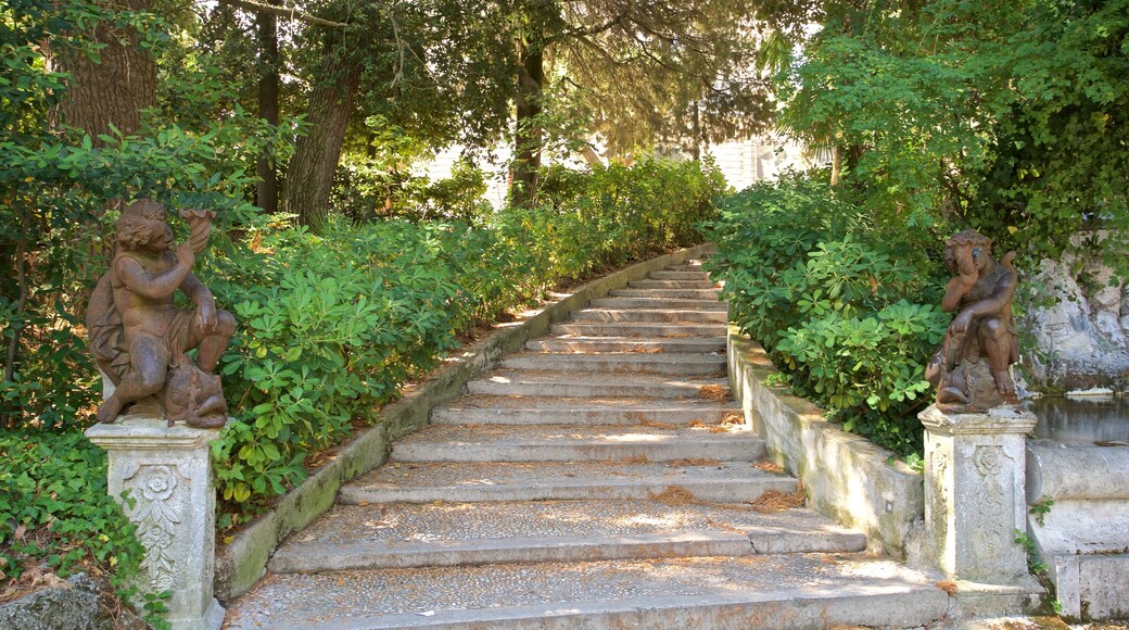 阿布魯齊國家考古博物館 设有 公園 和 雕像或雕塑