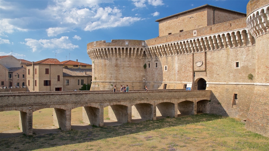 Rocca Roveresca di Senigallia showing a castle, heritage architecture and a bridge