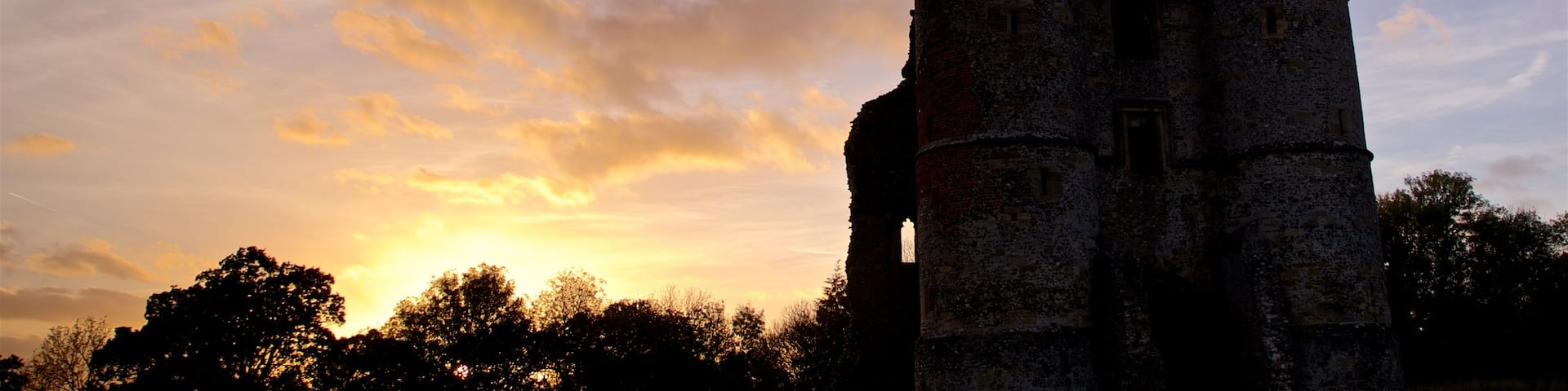 Donnington Castle which includes heritage architecture and a sunset