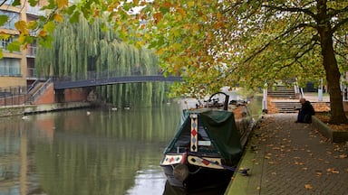 Kennet & Avon Canal showing a river or creek