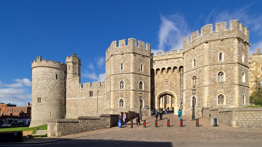 Windsor Castle showing heritage architecture and a castle